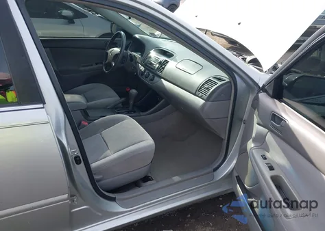 2004 Toyota Camry Le z USA, uszkodzony, nr VIN 4T1BE32K14U294917